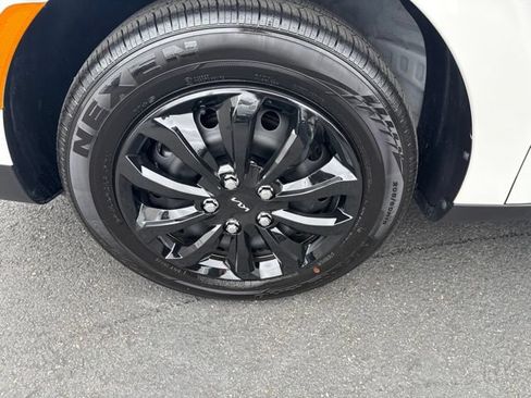 Certified 2025 Kia Soul LX FWD image 10