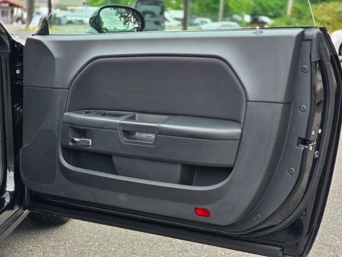 Used 2010 Dodge Challenger SE image 27
