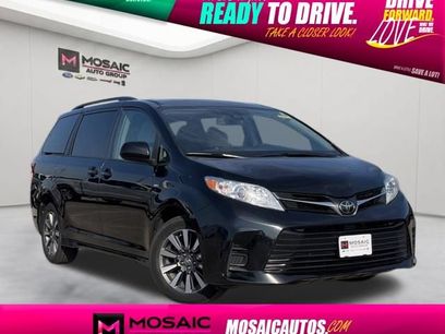 Used 2018 Toyota Sienna LE w/ Carpet Mat Package