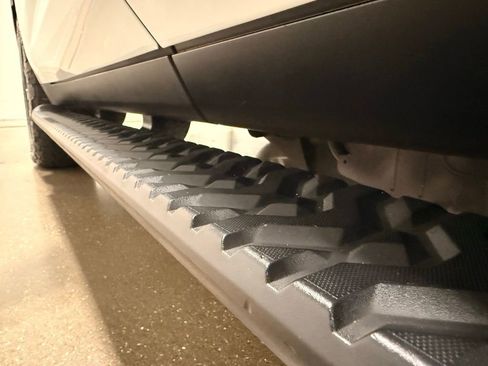 Used 2021 Chevrolet Tahoe Z71 w/ Z71 Signature Package image 12