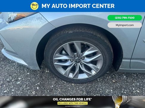 Used 2021 Toyota Avalon XLE w/ Moonroof Package image 6