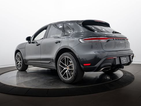 Certified 2023 Porsche Macan AWD/4WD image 3