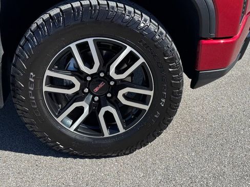 Used 2023 GMC Sierra 1500 AT4 w/ Technology Package image 5
