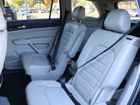 Used 2021 Volkswagen Atlas SEL Premium image 35