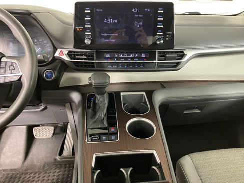 Used 2021 Toyota Sienna LE image 25