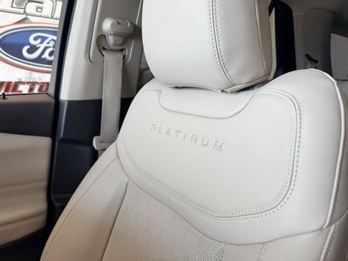 Used 2023 Ford Explorer Platinum w/ Technology Package image 41