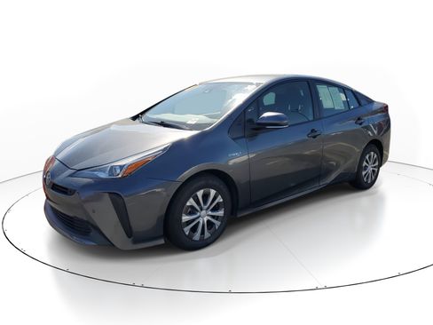 Used 2022 Toyota Prius LE image 3