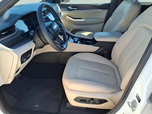 Used 2023 Jeep Grand Cherokee Limited image 14