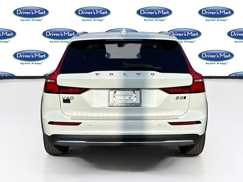 Used 2025 Volvo V60 B5 Cross Country Plus image 6