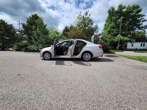Used 2013 Volkswagen Jetta SE FWD image 3