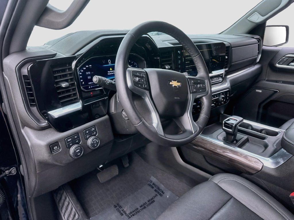 Used 2023 Chevrolet Silverado 1500 LTZ w/ LTZ Premium Package AWD/4WD image 9
