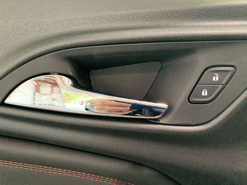 New 2026 Chevrolet Trax RS w/ Sunroof Package FWD image 30