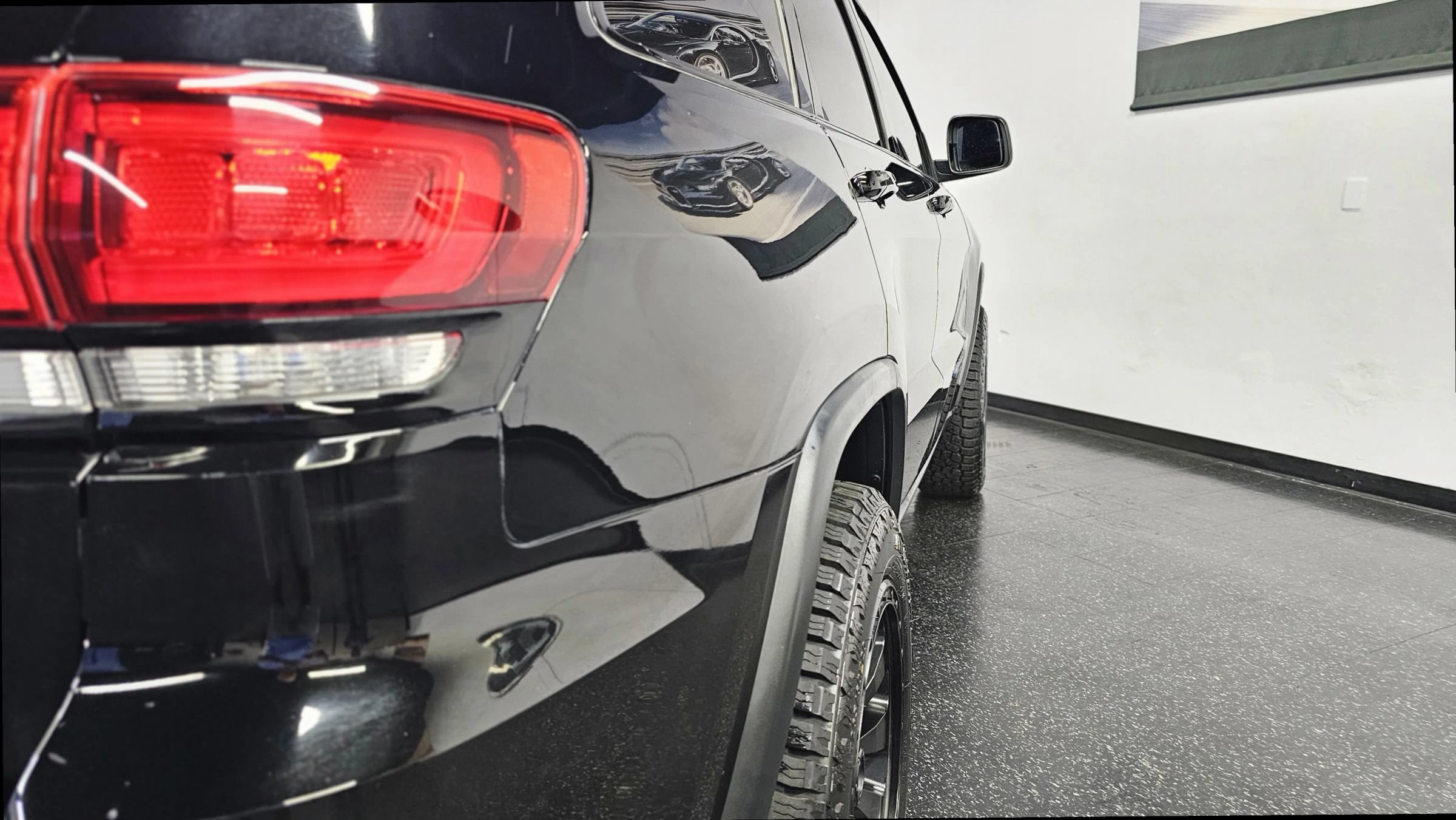 Used 2018 Jeep Grand Cherokee Laredo AWD/4WD image 31