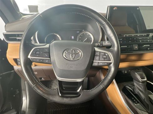 Used 2022 Toyota Highlander Platinum AWD/4WD image 7