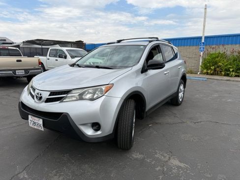 Used 2014 Toyota RAV4 LE FWD image 4