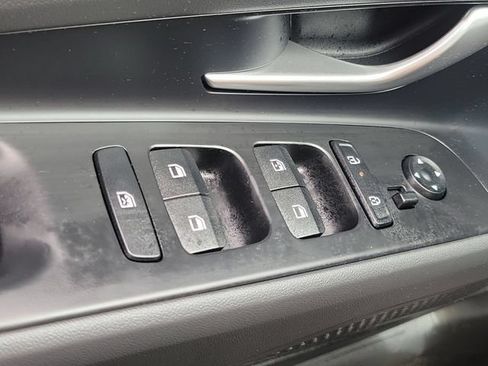 New 2026 Hyundai Elantra Limited FWD image 17