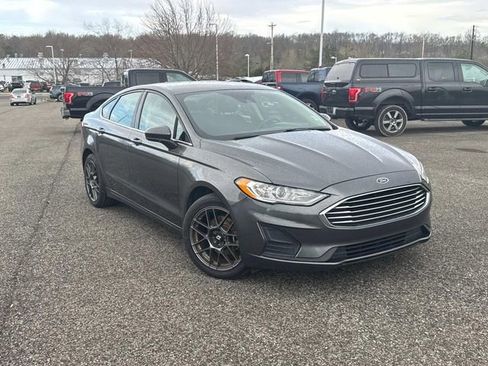 Used 2019 Ford Fusion SE image 2