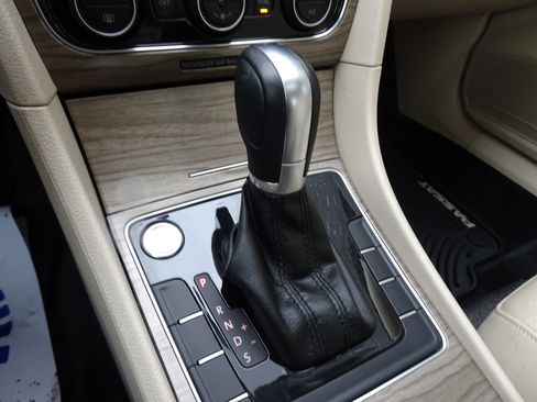 Used 2018 Volkswagen Passat 2.0T SE image 17