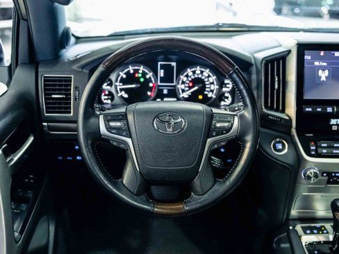 Used 2018 Toyota Land Cruiser image 31