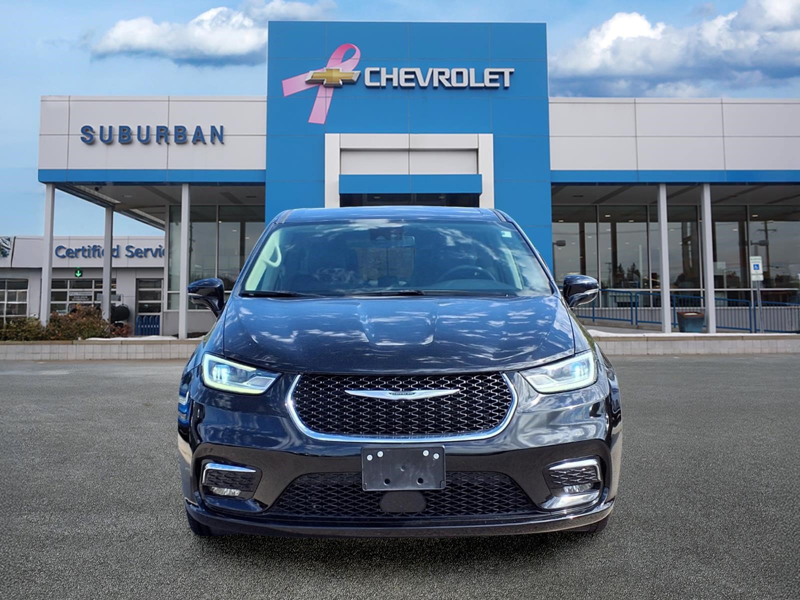 Used 2024 Chrysler Pacifica Limited FWD image 2