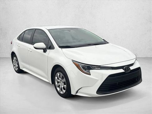 Certified 2025 Toyota Corolla LE image 3