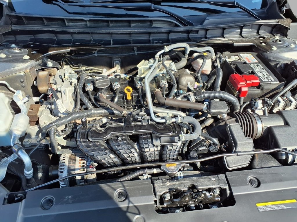 Used 2025 Nissan Altima 2.5 SV FWD image 3