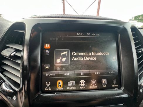 Used 2014 Jeep Cherokee Trailhawk w/ Leather Interior Group AWD/4WD image 17
