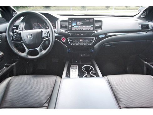 Used 2025 Honda Ridgeline Black Edition image 9