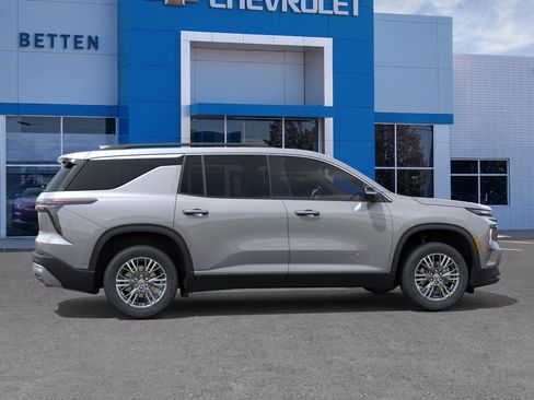 New 2026 Chevrolet Traverse LT w/ Driver Confidence Package AWD/4WD image 5