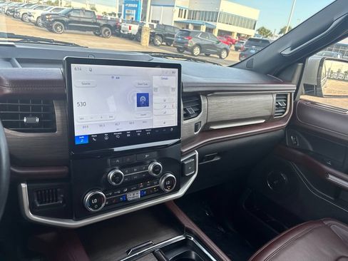 Used 2024 Ford Expedition Limited RWD image 20