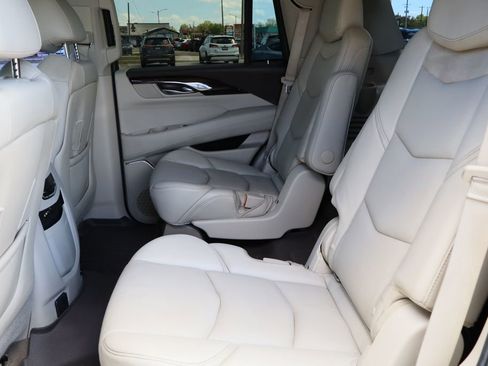 Used 2015 Cadillac Escalade Luxury image 27