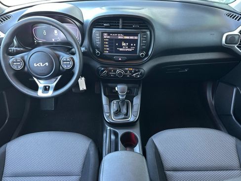 Used 2023 Kia Soul LX w/ LX Technology Package FWD image 13