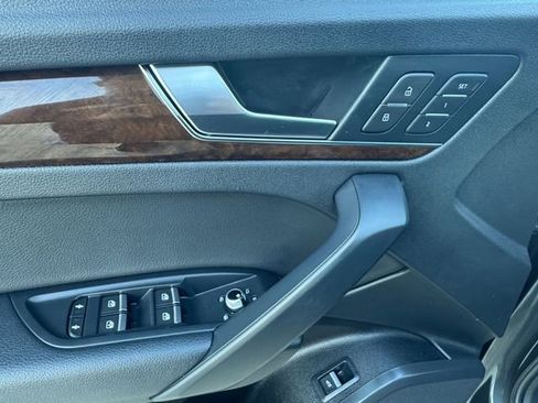 Used 2020 Audi Q5 2.0T Premium w/ Convenience Package AWD/4WD image 5