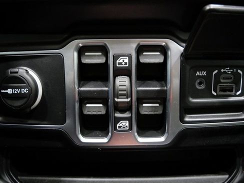 Used 2019 Jeep Wrangler Unlimited Sahara image 22