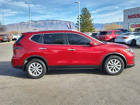 Used 2018 Nissan Rogue SV image 3