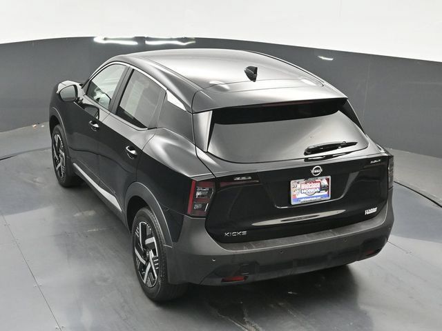 Used 2025 Nissan Kicks SV w/ Charging Package FWD image 31