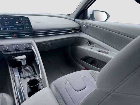 New 2026 Hyundai Elantra SE FWD image 16