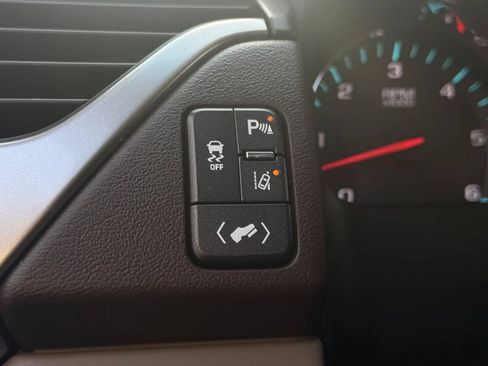Used 2015 Chevrolet Suburban LT AWD/4WD image 12