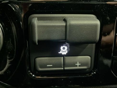 Used 2024 Chevrolet Silverado 1500 ZR2 AWD/4WD image 31