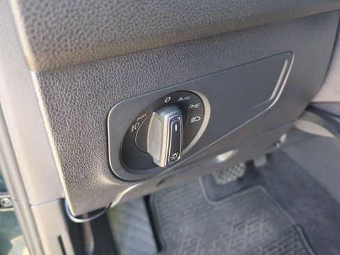 Used 2018 Volkswagen Tiguan SE FWD image 33