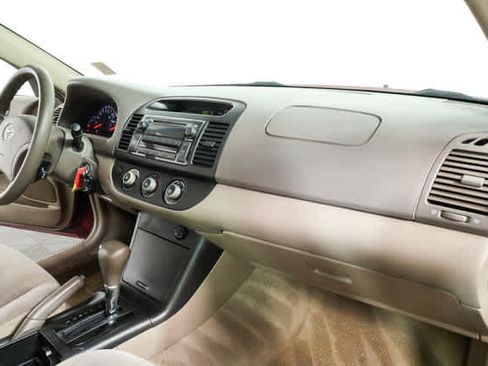 Used 2005 Toyota Camry LE FWD image 19