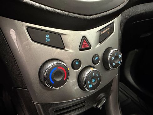 Used 2016 Chevrolet Trax LT w/ LT Sun and Sound Package image 25