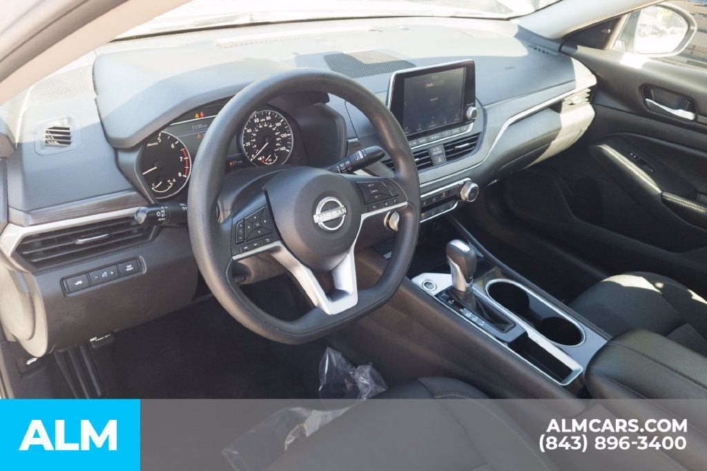 Used 2024 Nissan Altima 2.5 SV FWD image 14