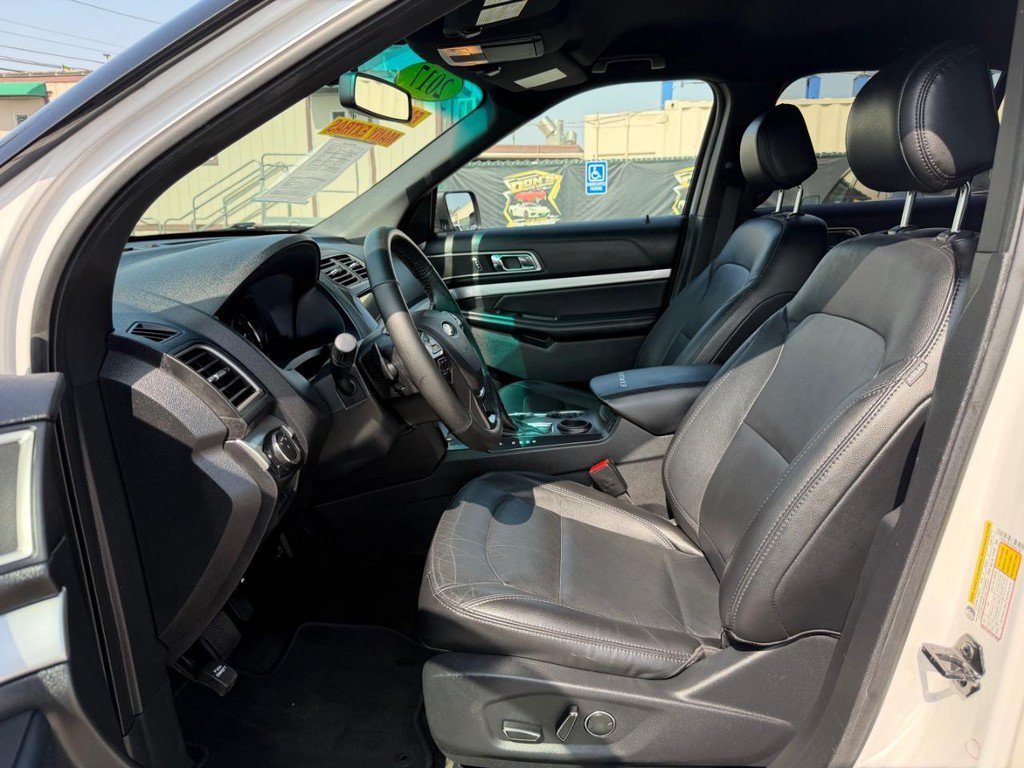 Used 2017 Ford Explorer XLT w/ Equipment Group 202A FWD image 17