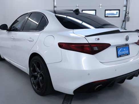 Used 2018 Alfa Romeo Giulia Ti Sport w/ Quick Order Package 22S Sport AWD/4WD image 5
