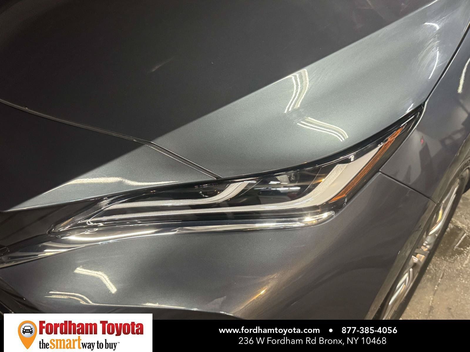 Used 2023 Toyota Venza XLE AWD/4WD image 8