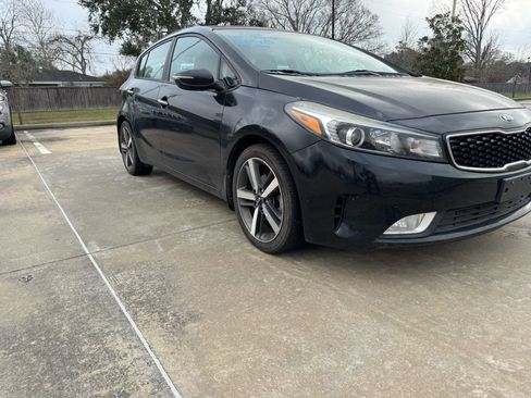 Used 2017 Kia Forte EX image 2