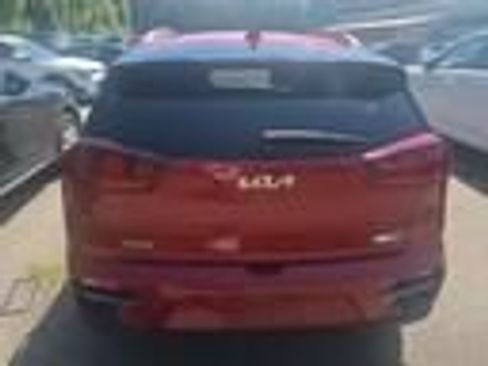 Used 2022 Kia Niro EX w/ Cold Weather Package FWD image 9