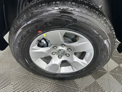 New 2026 RAM 1500 4x4 Crew Cab image 9