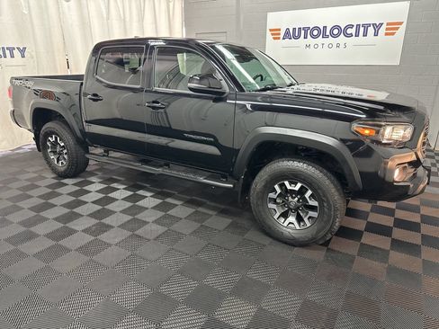 Used 2020 Toyota Tacoma TRD Off-Road w/ Technology Package AWD/4WD image 2